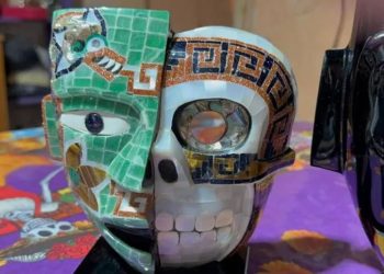 Artesanos denuncian venta de piezas falsas de obsidiana en Teotihuacán, presuntamente elaboradas por comerciantes chinos