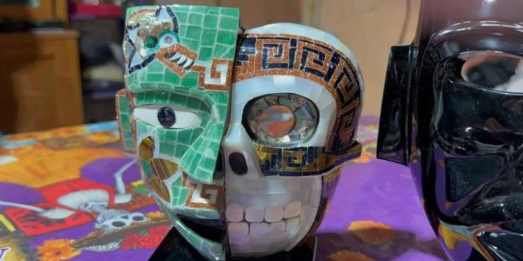 Artesanos denuncian venta de piezas falsas de obsidiana en Teotihuacán, presuntamente elaboradas por comerciantes chinos