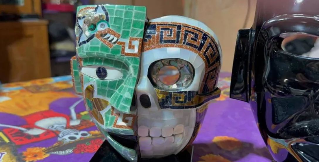 Artesanos denuncian venta de piezas falsas de obsidiana en Teotihuacán, presuntamente elaboradas por comerciantes chinos