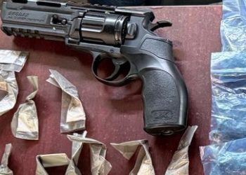 Asegura Policía Estatal y Defensa arma de réplica y narcótico durante detención en Hermosillo