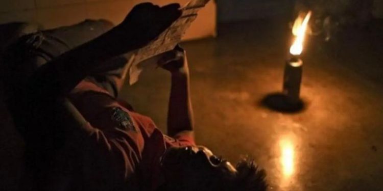 Casi 300 mil personas siguen sin electricidad en México: CFE fija 2028 como meta final