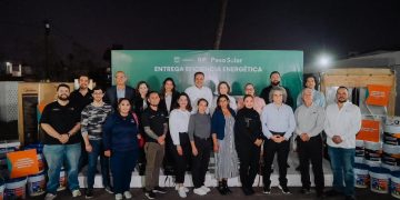 Entregan Toño Astiazarán y Patty Ruibal apoyos de Peso Solar a instituciones asistenciales