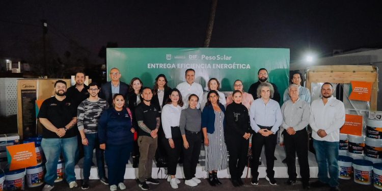 Entregan Toño Astiazarán y Patty Ruibal apoyos de Peso Solar a instituciones asistenciales