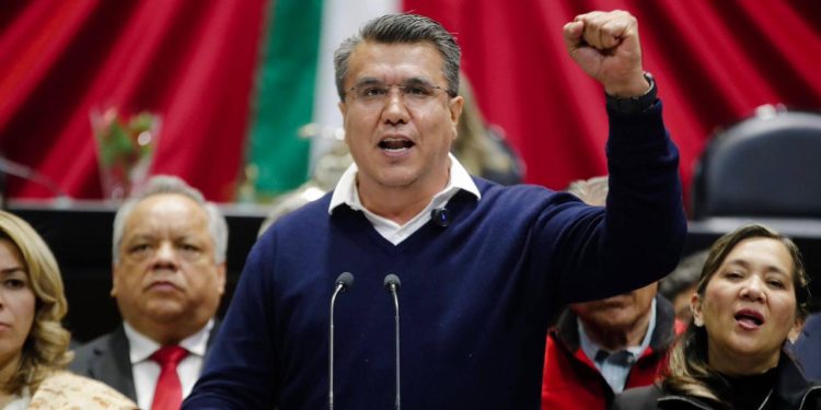 Ramón Flores defiende reforma a la Ley General de Aguas y denuncia décadas de acaparamiento