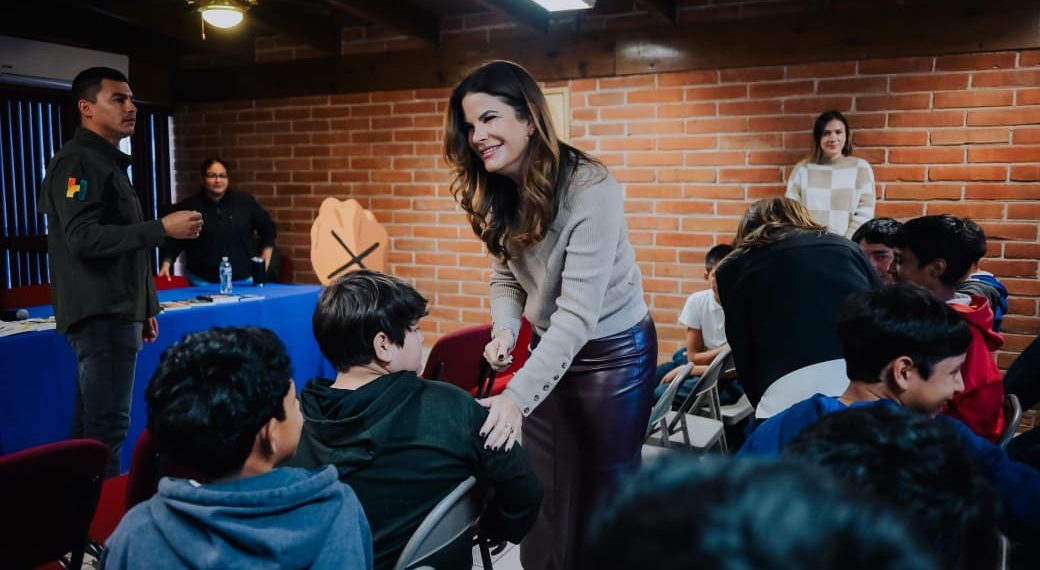 Formaliza Patty Ruibal convenio para llevar el programa “Advertencia” al Instituto Kino