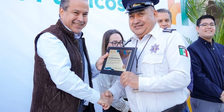 Reconoce Toño Astiazarán trayectoria de servidoras y servidores públicos municipales