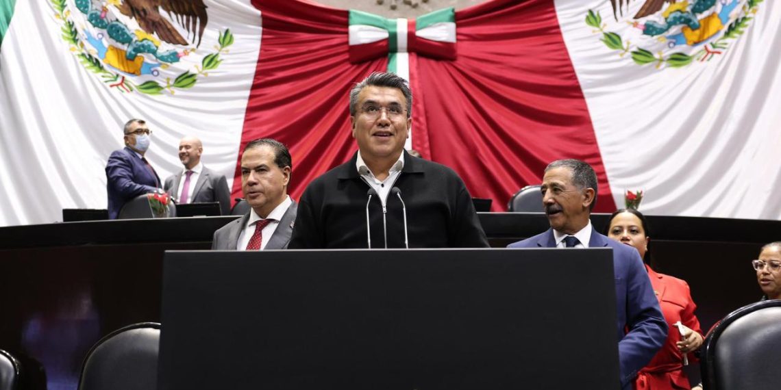 Diputado Ramón Flores respalda reforma que moderniza los ascensos en la Armada de México.