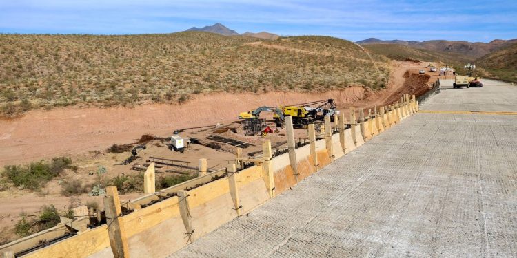 Conectividad y bienestar para la sierra; Gobernador Durazo supervisa avance del 80% de la carretera Bavispe- Nuevo Casas Grandes