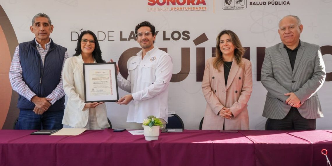 Reconoce Secretaría de Salud a químicas y químicos del Laboratorio Estatal por su contribución a la salud pública
