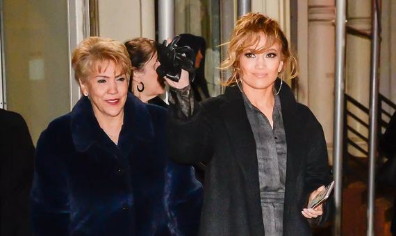 Jennifer López celebra los 80 años de su mamá con una espectacular fiesta en Las Vegas