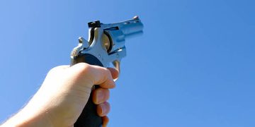 Disparar al aire es un delito y pone vidas en riesgo