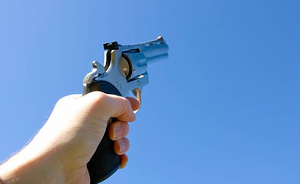 Disparar al aire es un delito y pone vidas en riesgo