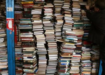 EU prohíbe libros de García Márquez, Isabel Allende y Laura Esquivel