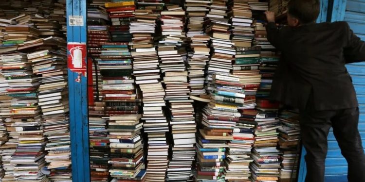 EU prohíbe libros de García Márquez, Isabel Allende y Laura Esquivel