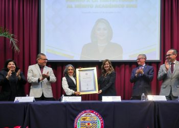 Universidad de Sonora reconoce a Maria del Carmen Candia Plata con el Premio a la Trayectoria y al Mérito Académico 2025