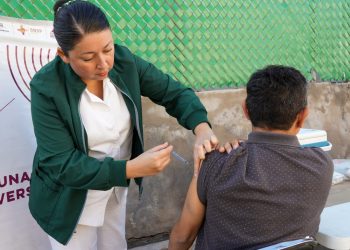 Vacunación contra Covid-19, clave para prevenir complicaciones en temporada invernal: SSP