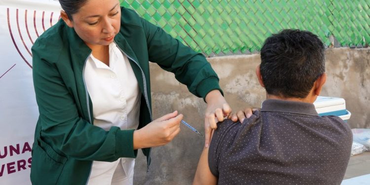 Vacunación contra Covid-19, clave para prevenir complicaciones en temporada invernal: SSP