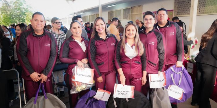 Entrega SEC material deportivo a docentes de Educación Física