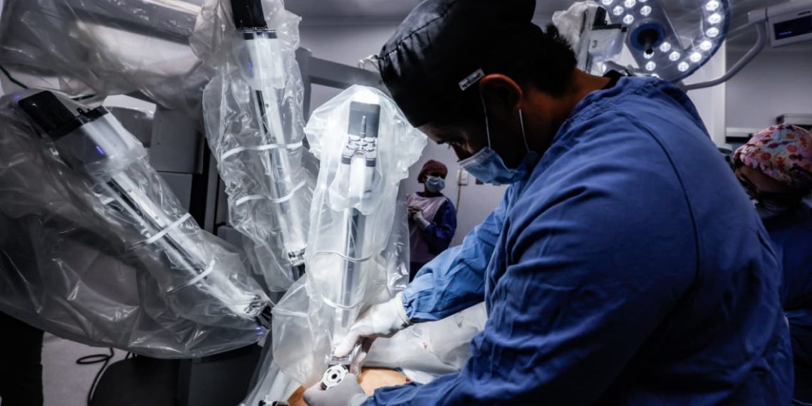 Supera ISSSTE meta de cirugías robóticas 2025 con 284 procedimientos