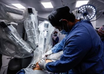 Supera ISSSTE meta de cirugías robóticas 2025 con 284 procedimientos