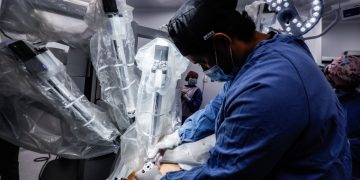Supera ISSSTE meta de cirugías robóticas 2025 con 284 procedimientos
