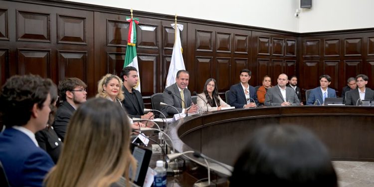 Da voz Toño Astiazarán a jóvenes hermosillenses a través de la tercera generación del Cabildo Juvenil