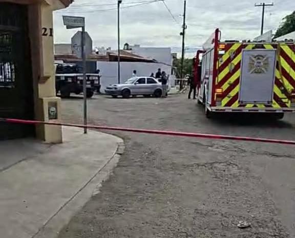 Muere trabajador de obra tras sufrir descarga eléctrica y quedar empalado en cerco en Santa Fe