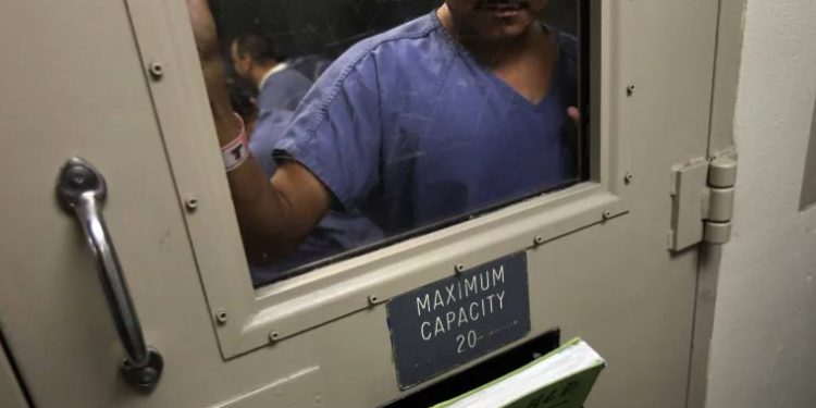 Declaran cuarentena en centro de detención migratorio de Arizona