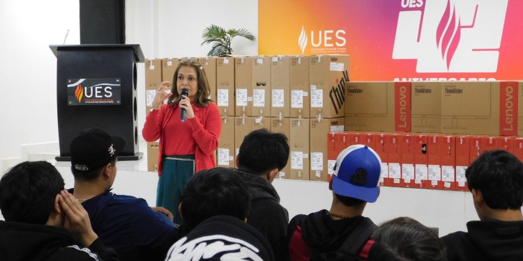 Fortalece Gobierno de Sonora infraestructura tecnológica de la UES con equipos de cómputo