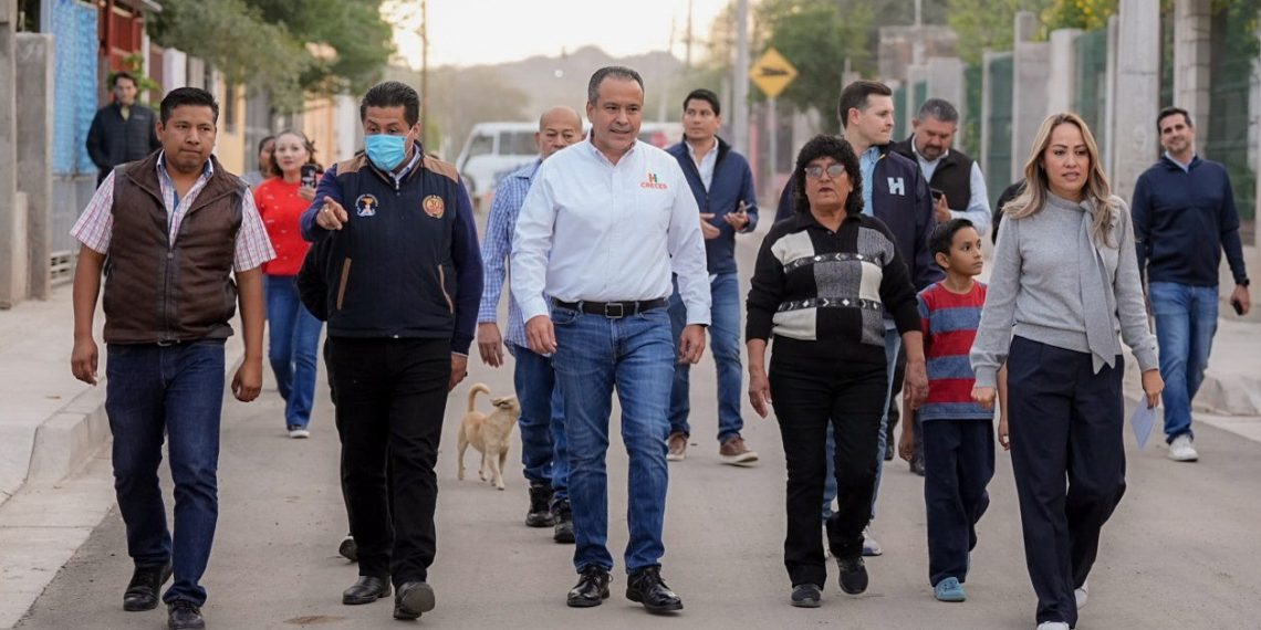 Entrega Toño Astiazarán pavimentación en Calle 12 de la colonia Nueva Esperanza
