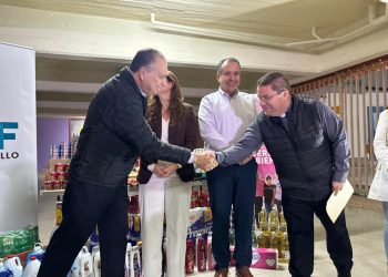 Hospital San José realiza donación a hogares la providencia