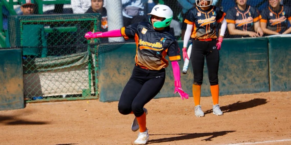 Festejan reinados dentro de la Olimpiada Estatal de Softbol