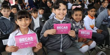 Alfonso Durazo lleva infraestructura hídrica y apoyos educativos a municipios del centro