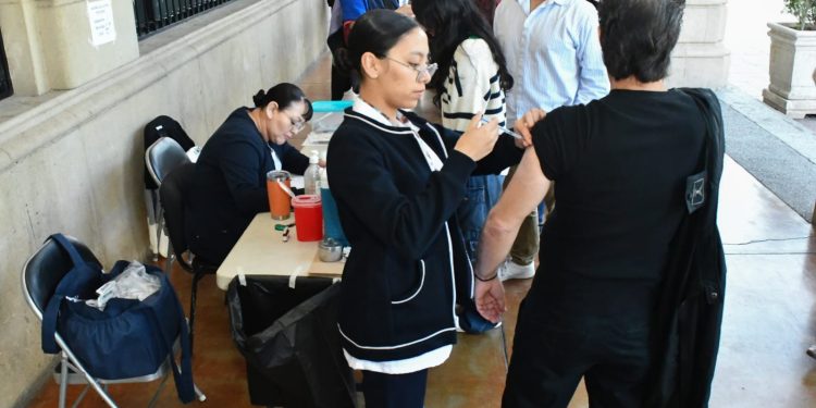 Continuarán en Palacio Municipal módulos de vacunación contra sarampión hasta viernes 20