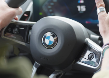 BMW llama a revisión cientos de miles de autos por riesgo de incendio