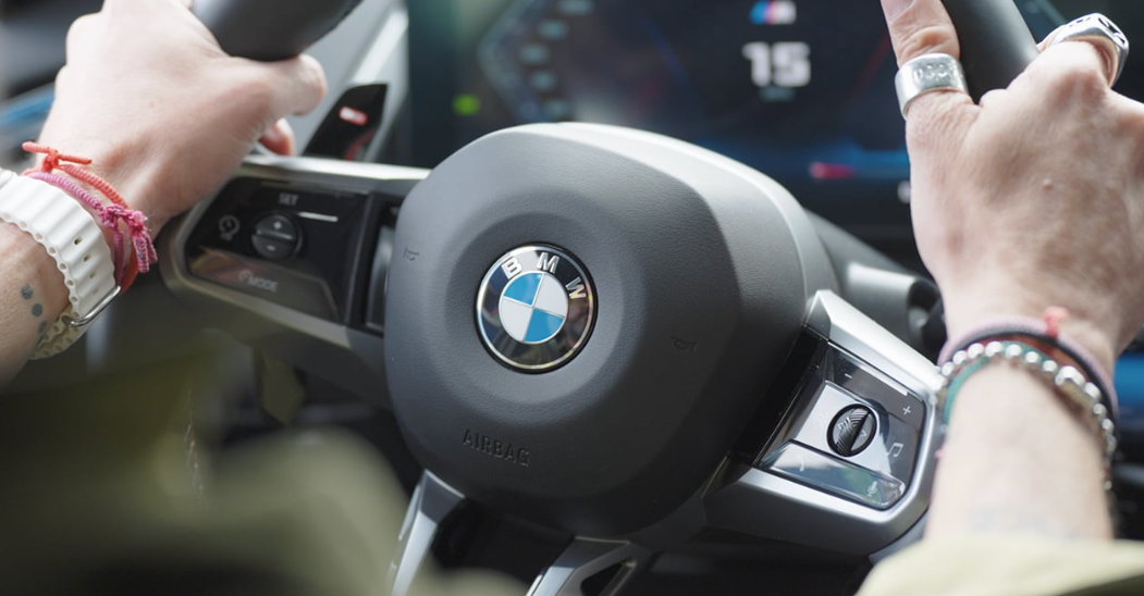BMW llama a revisión cientos de miles de autos por riesgo de incendio