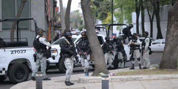 Trasladan cuerpos a instalaciones de la FEMDO en CDMX con los restos de cuatro personas abatidas durante el operativo federal realizado en Tapalpa, Jalisco, entre los que se encontraría Nemesio Oseguera Cervantes, “El Mencho”