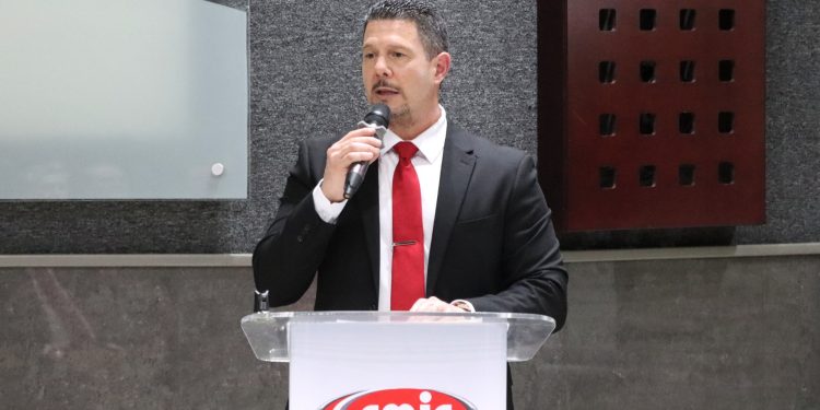 Santiago René Gluyas Ozuna asume la presidencia de CMIC Sonora