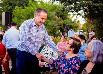 Acerca Toño Astiazarán servicios a familias del Fovissste durante Miércoles En Tu Colonia