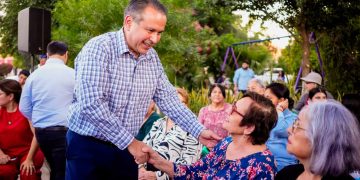 Acerca Toño Astiazarán servicios a familias del Fovissste durante Miércoles En Tu Colonia