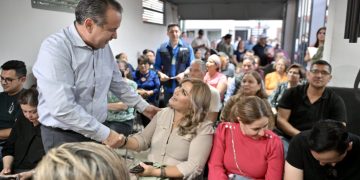 Acerca Toño Astiazarán servicios de “Miércoles en tu colonia” a familias de Villa Bonita