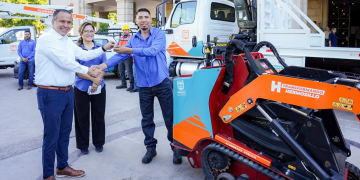 Equipa Toño Astiazarán con vehículos operativos a la Agencia de Energía y Cambio Climático para beneficio de familias hermosillenses