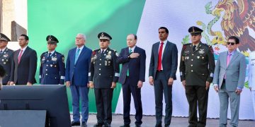 Rinden Durazo y Sheinbaum homenaje al lábaro patrio con toma de protesta a escoltas en enlace nacional