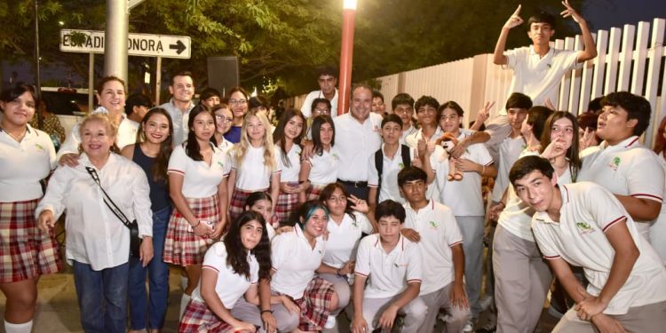 Invierte Toño Astiazarán en seguridad de las familias con tramos iluminados de Camina Segura