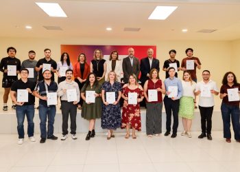 Presenta UES programa de inglés para la industria de semiconductores