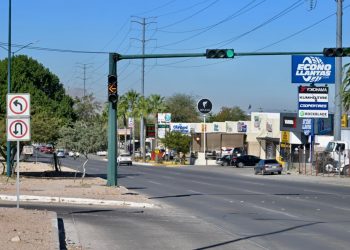 Instala Ayuntamiento de Hermosillo semáforo peatonal en crucero de Yáñez y Progreso