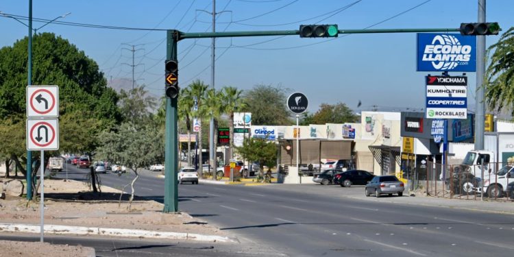 Instala Ayuntamiento de Hermosillo semáforo peatonal en crucero de Yáñez y Progreso