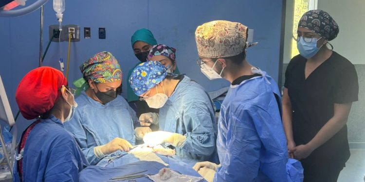 Beneficia HG del ISSSTE en Querétaro a bebé de tres meses con exitosa cirugía para corregir labio hendido