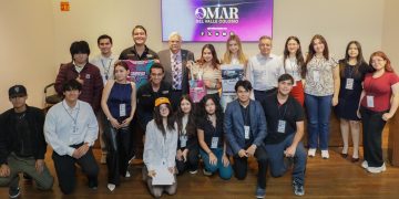 Dialoga Omar Del Valle Colosio con jóvenes sobre cuidado del agua