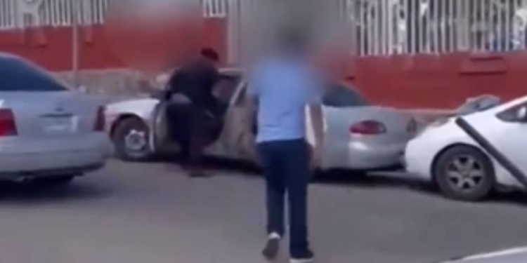 Capturan en flagrancia a hombre tras detonación de arma de fuego afuera de planteles educativos en Nogales